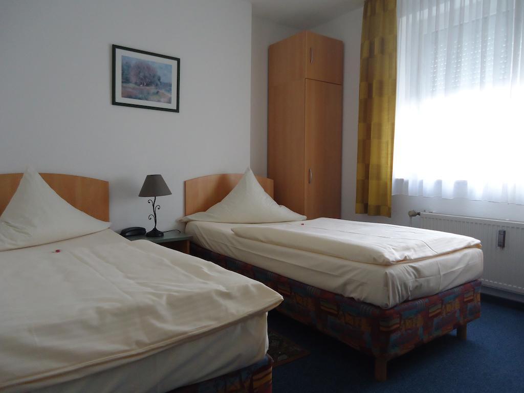 Hotel Central Oberursel Zimmer foto